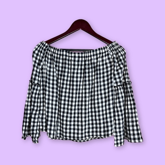 Black and White Off the Shoulder Top - Picture 4 of 6